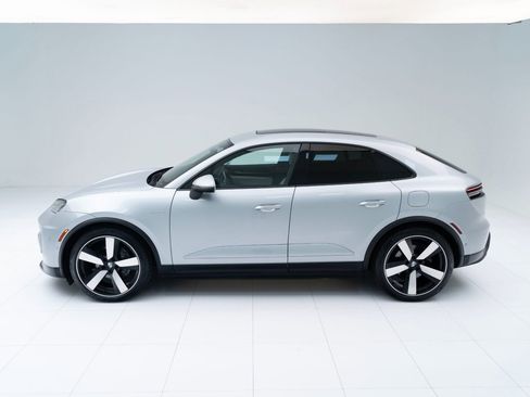 Used 2024 Porsche Macan 4 Electric image 2