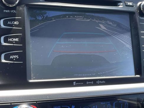 Used 2018 Toyota Highlander SE AWD/4WD image 17