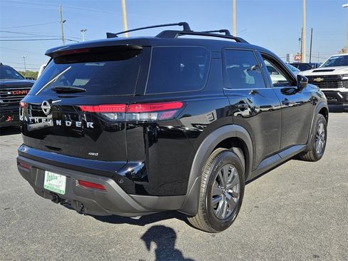 New 2025 Nissan Pathfinder SV image 11