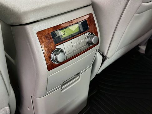 Used 2013 Toyota Highlander Limited AWD/4WD image 25