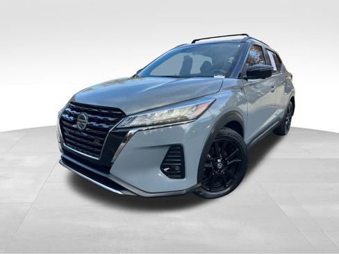 Used 2021 Nissan Kicks SR w/ SR Premium Package image 9