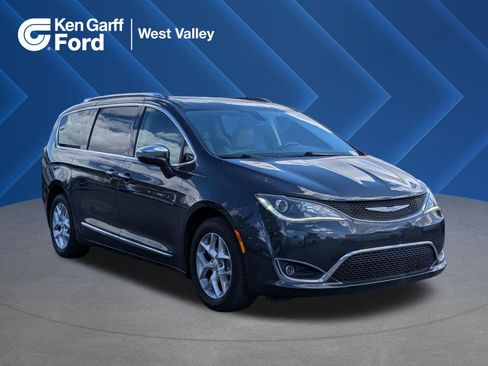 Used 2020 Chrysler Pacifica Limited FWD image 1