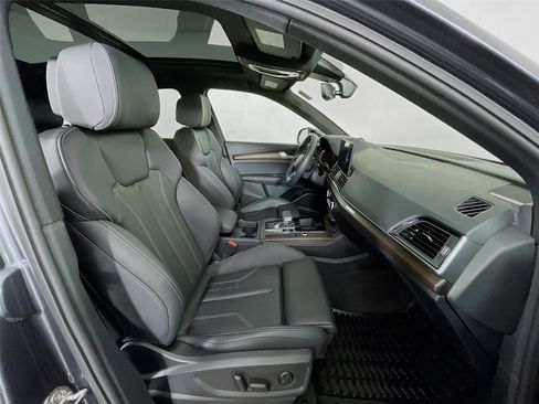 Used 2025 Audi Q5 e Premium Plus w/ Premium Plus Package image 33