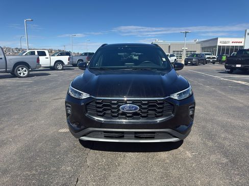 Used 2025 Ford Escape ST-Line Select AWD/4WD image 2