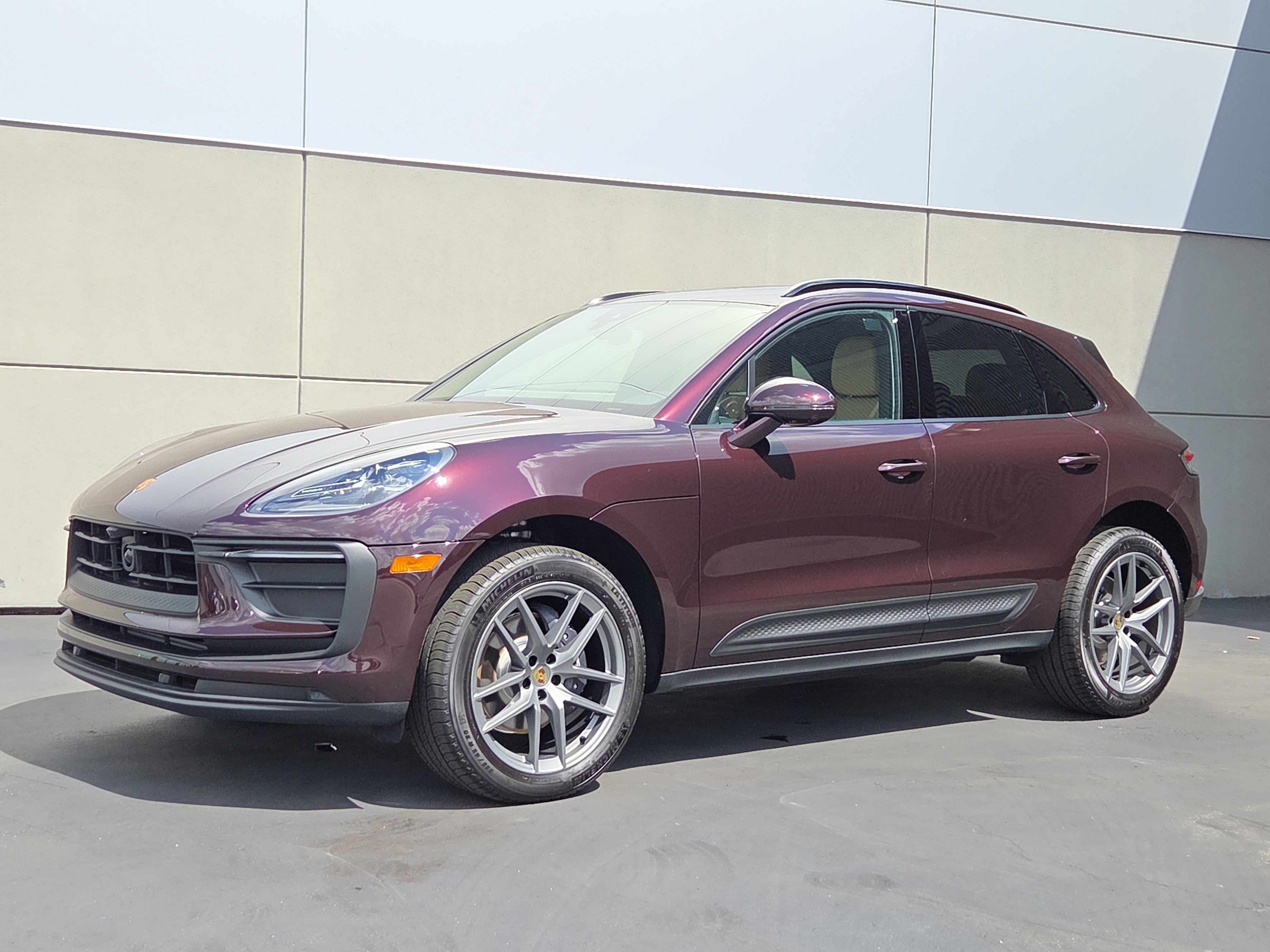 Certified 2025 Porsche Macan AWD/4WD image 1