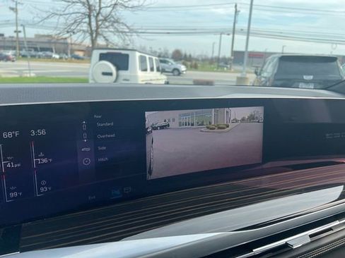 Used 2025 Cadillac Escalade Premium Luxury AWD/4WD image 29