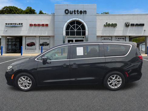 Certified 2023 Chrysler Pacifica Touring-L FWD image 7