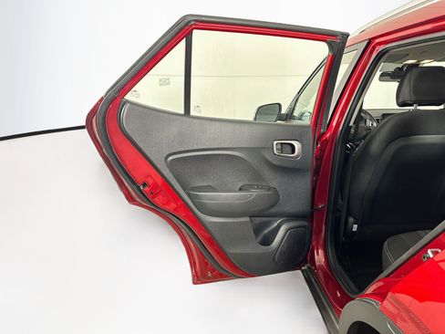 Used 2025 Hyundai Venue SEL FWD image 27