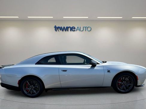 Used 2024 Dodge Charger Daytona Scat Pack w/ Plus Group AWD/4WD image 6