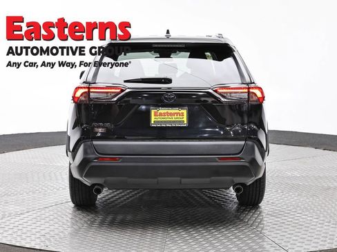 Used 2021 Toyota RAV4 LE image 6