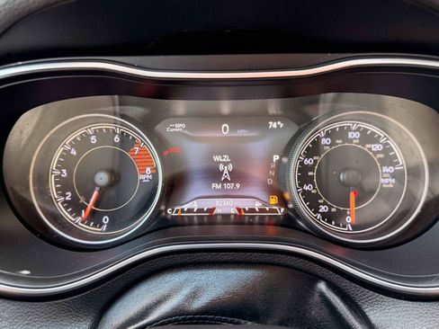 Used 2019 Jeep Cherokee Limited w/ Luxury Group AWD/4WD image 20