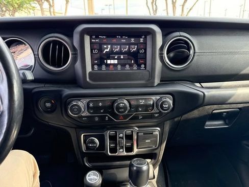Used 2020 Jeep Wrangler Unlimited Sahara w/ Cold Weather Group AWD/4WD image 3
