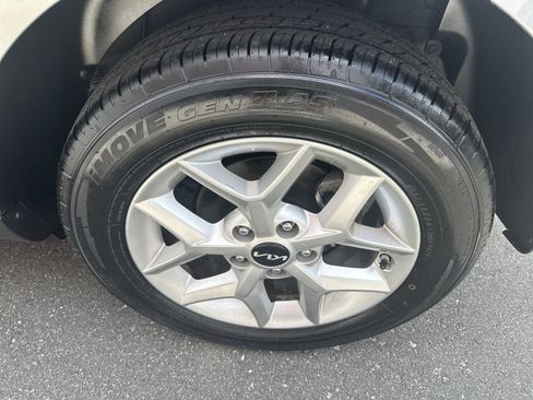 Used 2024 Kia Soul LX w/ Option Group 015 FWD image 31
