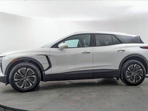 Used 2024 Chevrolet Blazer EV LT AWD/4WD image 3