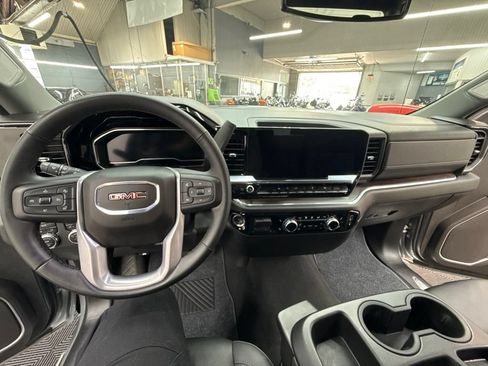 Used 2025 GMC Sierra 1500 SLT AWD/4WD image 19