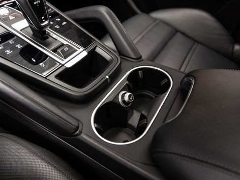 Certified 2022 Porsche Cayenne GTS AWD/4WD image 19