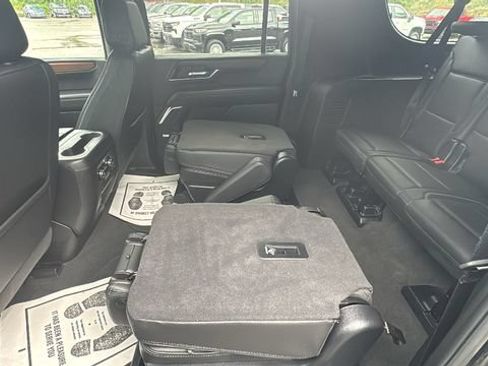 Used 2025 GMC Yukon XL Denali AWD/4WD image 22
