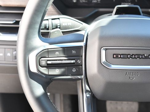 Used 2025 GMC Acadia Denali w/ Super Cruise Package image 17