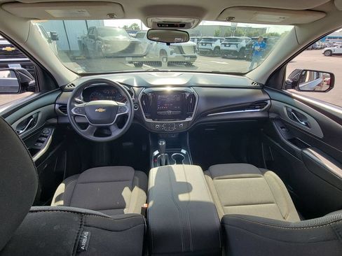 Used 2020 Chevrolet Traverse LS FWD image 2