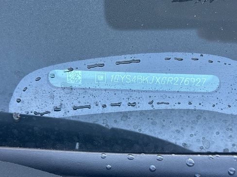 Used 2016 Cadillac Escalade Luxury image 2