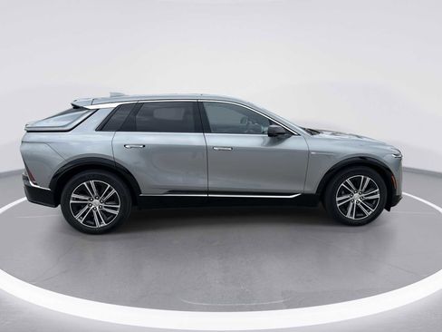 Certified 2024 Cadillac Lyriq Luxury AWD/4WD image 10