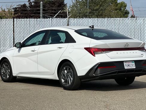 Used 2026 Hyundai Elantra Hybrid FWD image 5