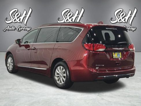 Used 2017 Chrysler Pacifica Touring-L FWD image 16