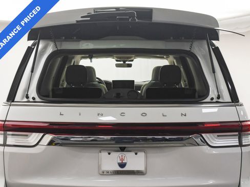Used 2022 Lincoln Navigator Reserve image 7