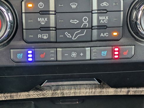 Used 2019 Ford F250 Lariat w/ Chrome Package image 24