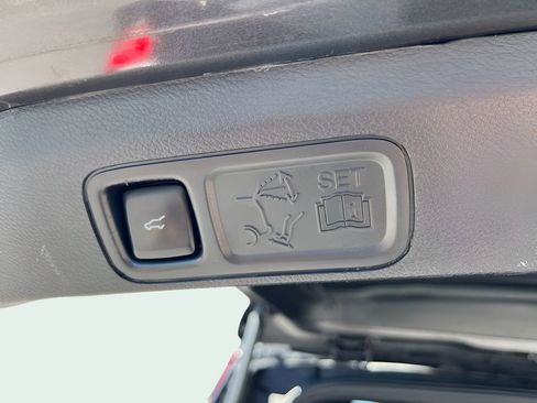 Used 2020 Ford Expedition XLT w/ Equipment Group 202A AWD/4WD image 19
