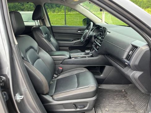 Used 2022 Nissan Pathfinder SL w/ SL Premium Package FWD image 9