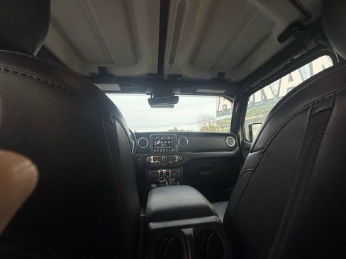 Used 2020 Jeep Gladiator Overland image 16