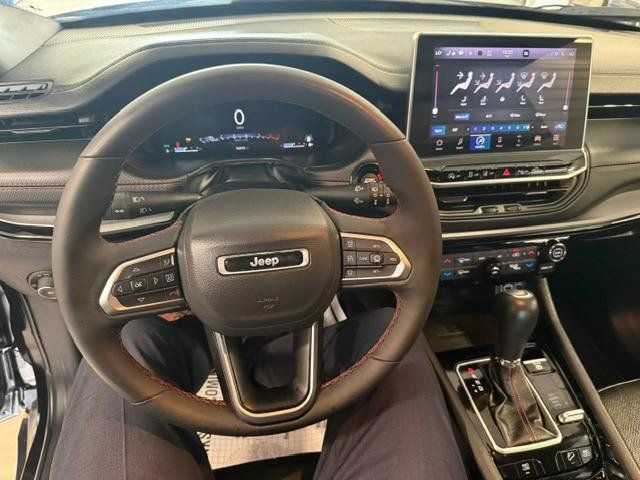 Certified 2025 Jeep Compass Trailhawk w/ Trailhawk Elite Group AWD/4WD image 47