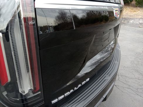 Used 2024 Cadillac Escalade Premium Luxury image 8