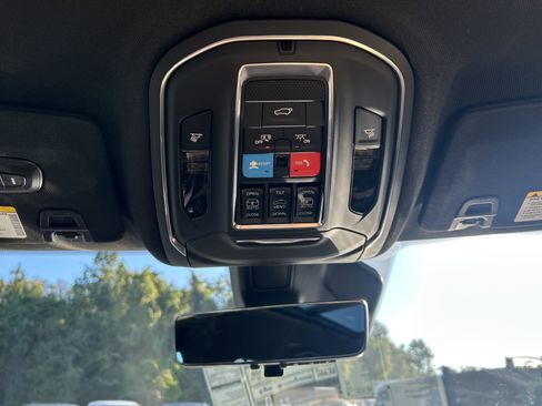 New 2025 Jeep Grand Cherokee Limited w/ Luxury Tech Group II image 49