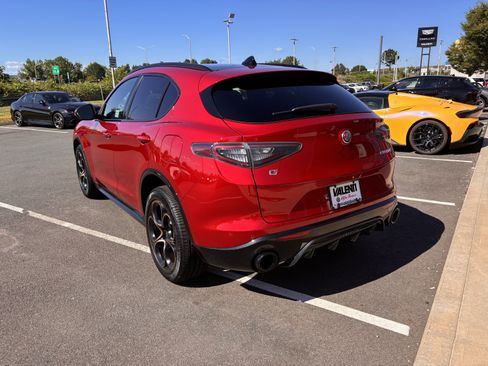 New 2025 Alfa Romeo Stelvio Sprint image 7