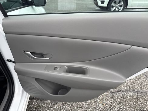 Used 2024 Hyundai Elantra SEL image 16