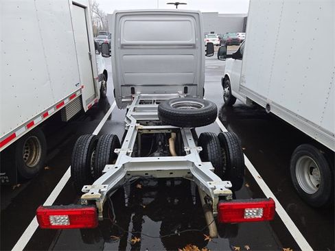 Used 2017 Mercedes-Benz Sprinter 3500 image 4