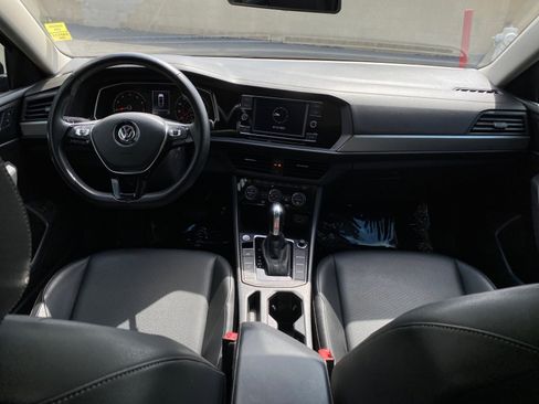 Used 2019 Volkswagen Jetta SE w/ Cold Weather Package image 18