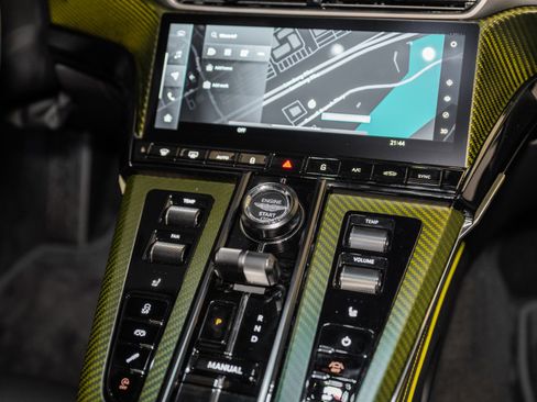 Used 2025 Aston Martin V8 Vantage Coupe image 25