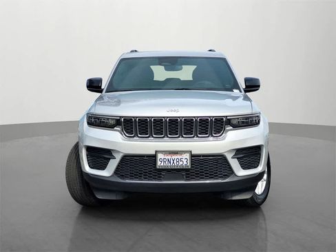 Used 2024 Jeep Grand Cherokee Laredo X image 2