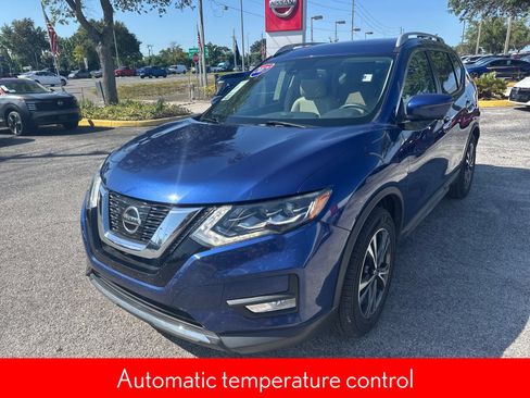 Used 2017 Nissan Rogue SL w/ SL Premium Package FWD image 4