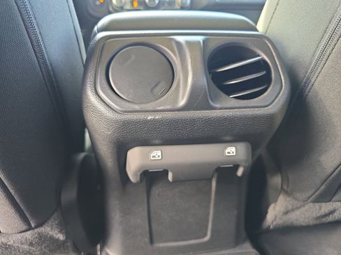 Used 2022 Jeep Wrangler Unlimited Sport image 17
