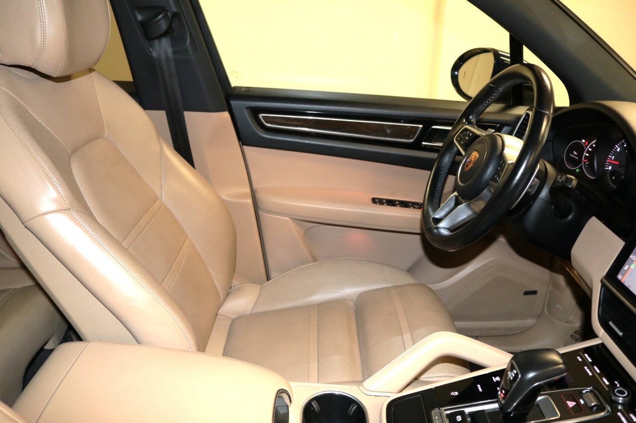 Used 2020 Porsche Cayenne Turbo AWD/4WD image 82