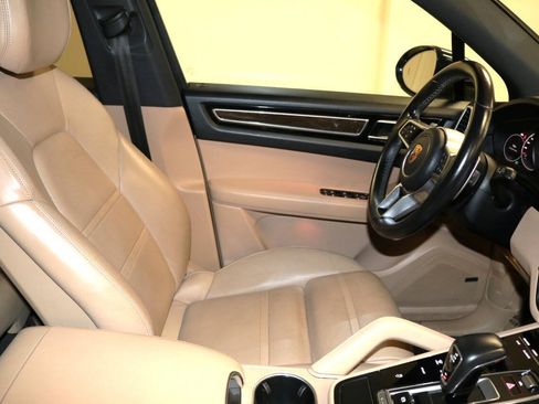 Used 2020 Porsche Cayenne Turbo AWD/4WD image 82