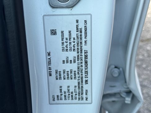 Used 2021 Tesla Model 3 Standard Range Plus image 28