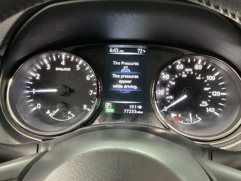 Used 2017 Nissan Rogue SV FWD image 12