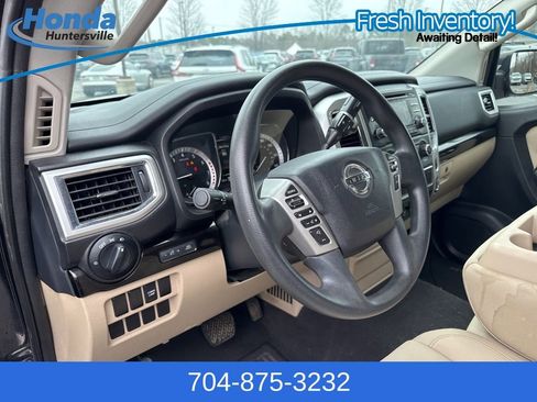 Used 2017 Nissan Titan SV image 17