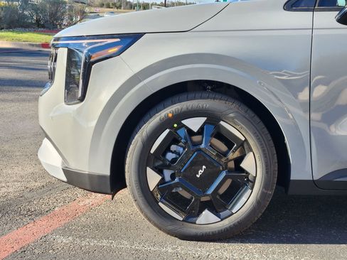 New 2026 Kia Carnival EX image 7