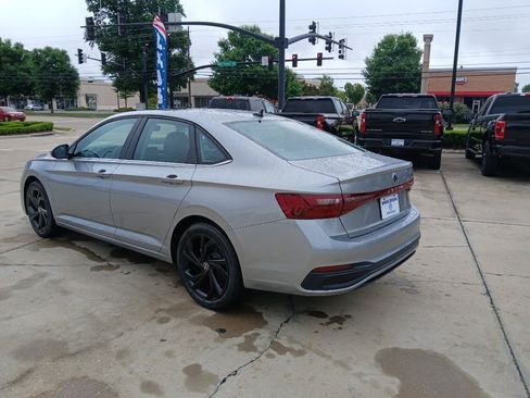 New 2026 Volkswagen Jetta SE FWD image 5